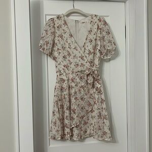 Francesca’s Mi Ami White Floral Wrap Dress Size Medium